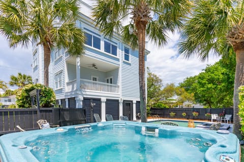 3800 Cameron Boulevard | AvantStay | Pool, Ocean Views, Deck House in Isle of Palms