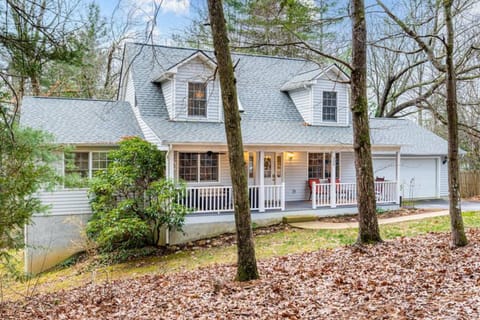 Spacious front yard.