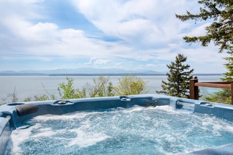 Ocean-inspired relaxation: hot tub moments with a view.