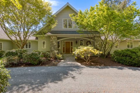 Luxury west-facing waterfront home