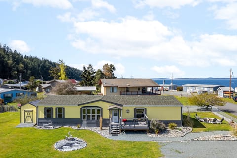 Welcome to Sunny by the Sound!