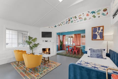 The main room near the entrance of the Hare unit features a king bed, twin-size daybed, fireplace, and TV.