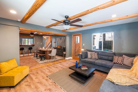 Open layout makes it easy for your group to relax and connect.