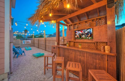 This tiki bar is your ticket to a year-round vacation vibe at home!