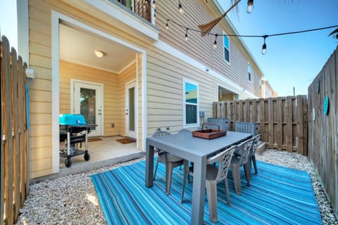 Private patio with a BBQ grill and outdoor dining area.