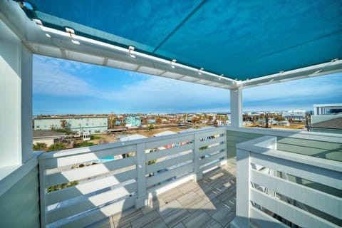 Expansive horizon: Wide views from the terrace.