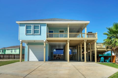 Coastal-designed beach house that can sleep 10 comfortably.