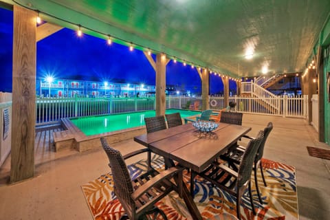 Al fresco dining area near the pool.