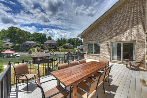 Balcony therapy: a view of the dock and endless possibilities.