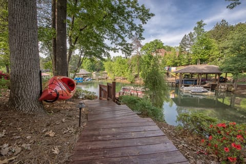 Wooded path and stairs down to the dock, kayak for guests to enjoy.