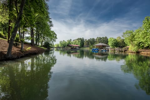 Nestled on a quiet cove, with the most serene waters! Avoid lake traffic, in this quiet spot on Lake