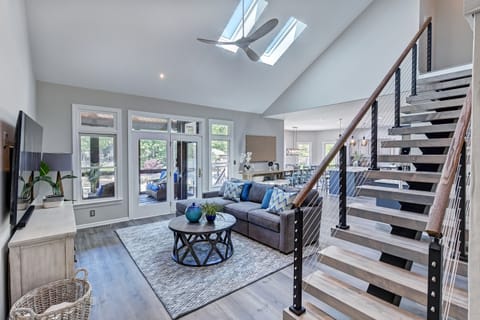 Living area with new furniture & access to kitchen & screened porch.