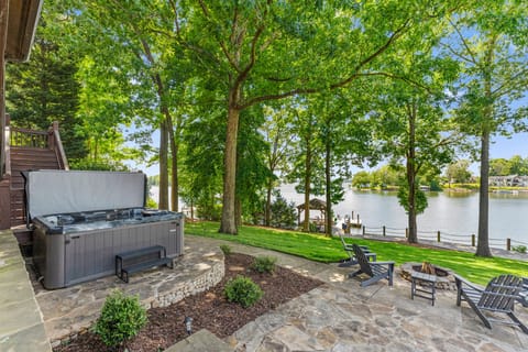 The Homestead hot tub + firepit!