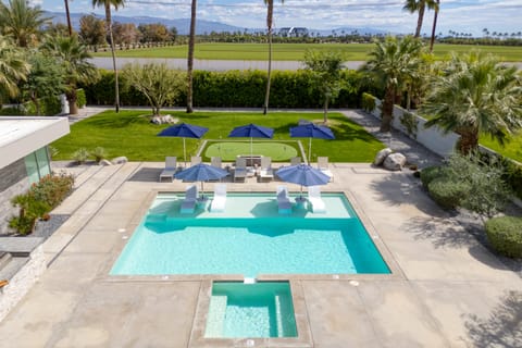 A true oasis in Coachella Valley (Villa 9).