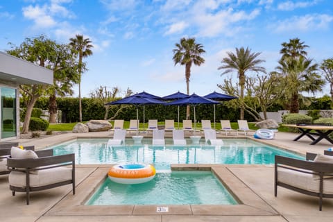 Pool and hot tub (Villa 10).