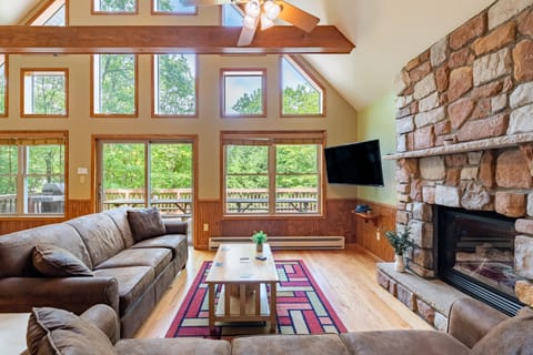 Vaulted ceilings and expansive windows – so inviting.