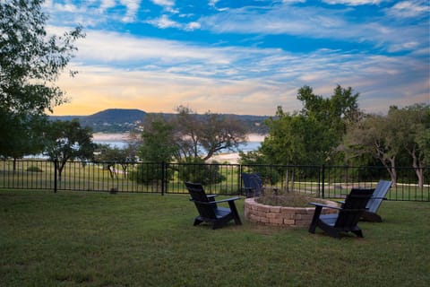 Spacious yard featuring a fire pit.