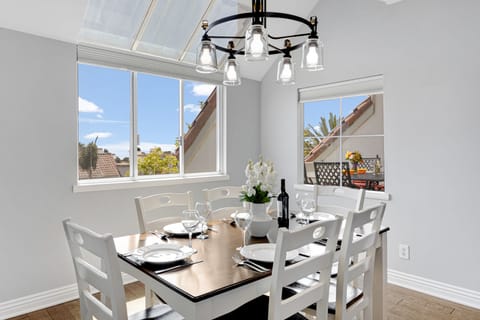 Dining area seats 6.