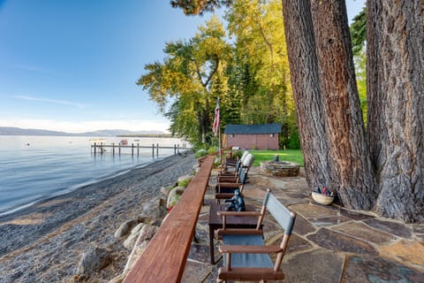 Your stunning lakefront escape.