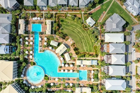 Amour La Mer by AvantStay | Rooftop Patio, Pool Access, Walk to Beach House in Rosemary Beach