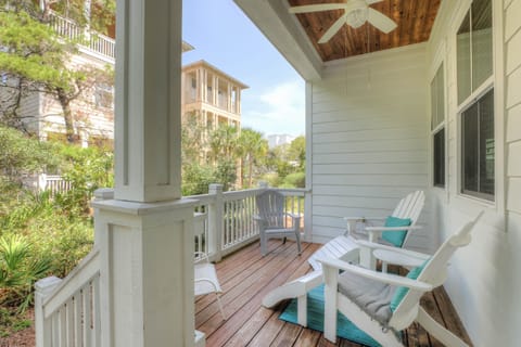 Dunn Inn 2 by AvantStay | Walk to Beach, Pool Access, Sleeps 17! House in Rosemary Beach