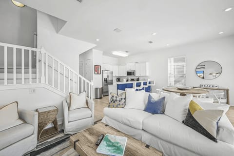 All Decked Out by AvantStay | Pool & Private Beach Access, Bikes Provided House in Rosemary Beach