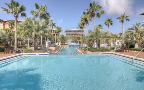 Home to Northern Florida’s largest resort-style pool, just two blocks away!