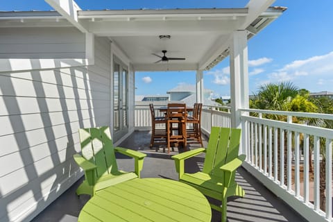 Enjoy delightful outdoor dining on the balcony with stunning views.