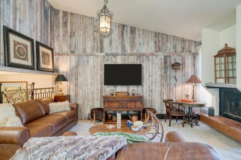 Sunning mountain views.