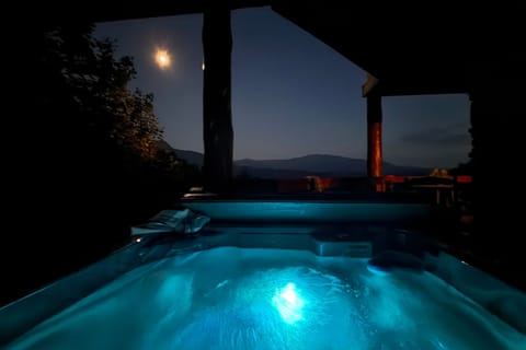 Moonlit soaks and majestic views