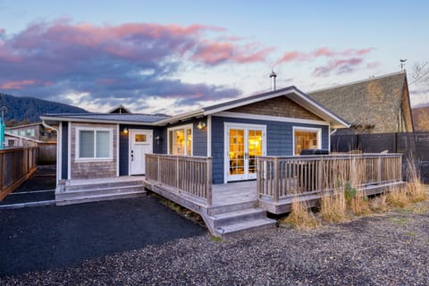 Welcome to Saltgrass Cottage!