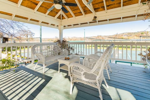 Beautiful, Victorian design.