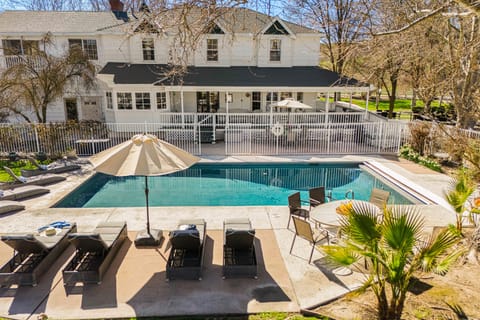 Al fresco banquet space.