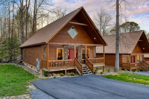 Access to community amenities including a pool, gym, and tennis courts.