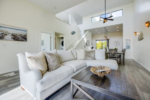 Open layout concept offering seamless transitions. (Strand Way A)