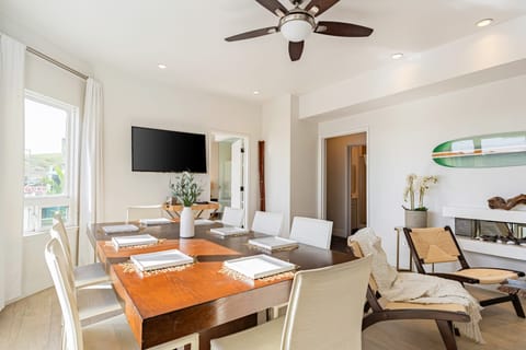 Dining table for 8. (Cayucan Bungalow 220)