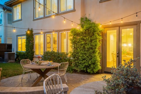 Night lights set the mood for outdoor meals.