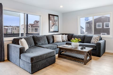 Living area. (Shelly)