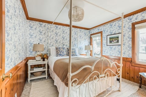 Bedroom 3 features a queen bed. (Gambler)