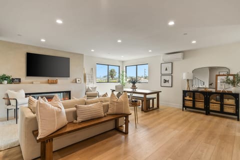 Bright and airy living space. (Point View Retreat)