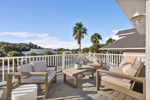 Comfortable seating on the balcony. (Tidal Wave)