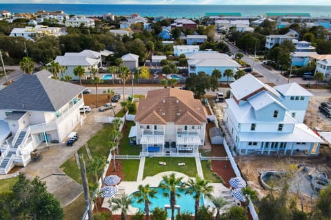 Just a short walk to the beach! (Seacrest)