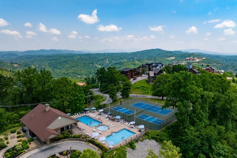 Enjoy exclusive access to sparkling communal pools, relaxing hot tubs, and well-maintained tennis courts. (Evergreen Echo)