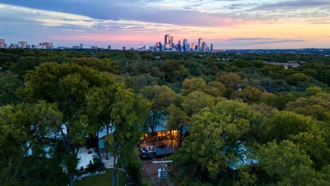 Experience Austin, AvantStay style.