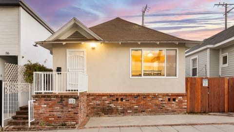 Warm and welcoming curb appeal at your private single-level Venice cottage, just minutes from the beach.