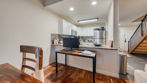 Laptop-friendly table perfect for WFH set up.