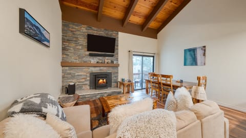 Open space layout for easy connections.