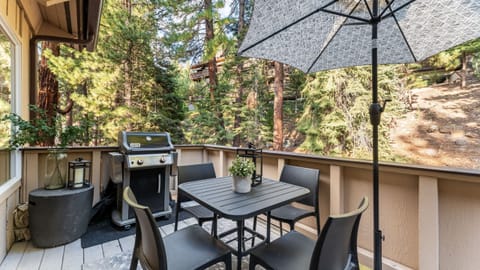 Enjoy outdoor dining on the front patio and BBQ grill. (Tahoe Dreamin')