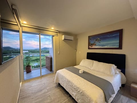 Bed, Natural landscape, TV and multimedia, View (from property/room), Balcony/Terrace, Photo of the whole room, Bedroom, air conditioner