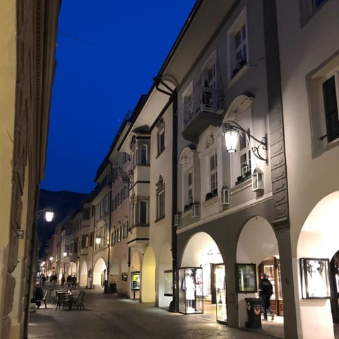 Property building, Facade/entrance, Neighbourhood, City view, Street view